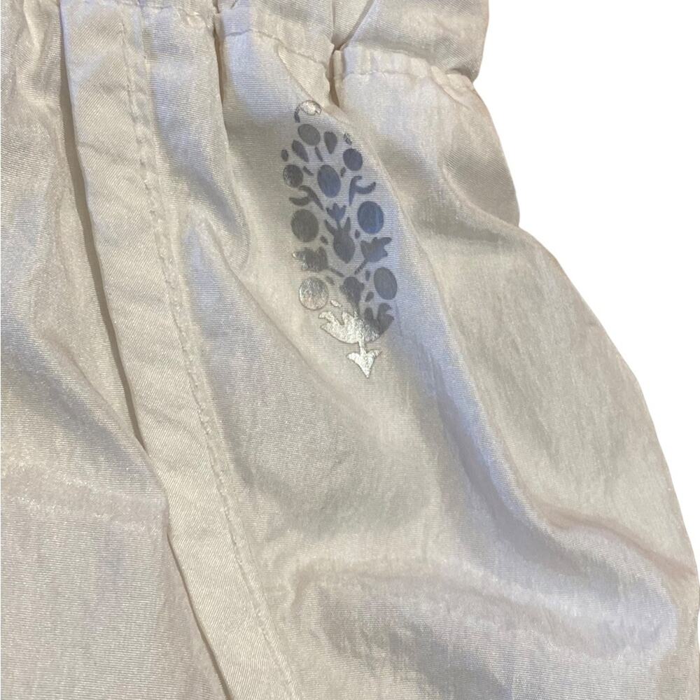 Free People Movement White Athleisure Shorts in a Womens Large - Picture 3 of 6